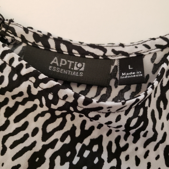 Apt. 9 Essentials Black & White Print Blouse Size L Short Sleeves Keyhole - Picture 4 of 7